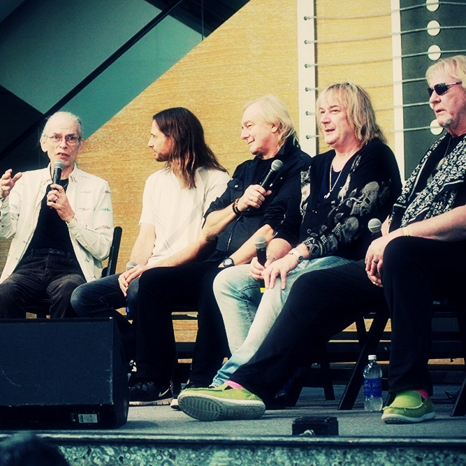 Steve Howe, Jon Davison, Alan White, Geoff Downes & Chris Squire